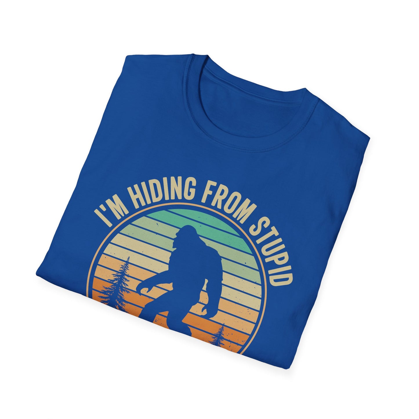 Sasquatch hiding from stupid people  t-shirt