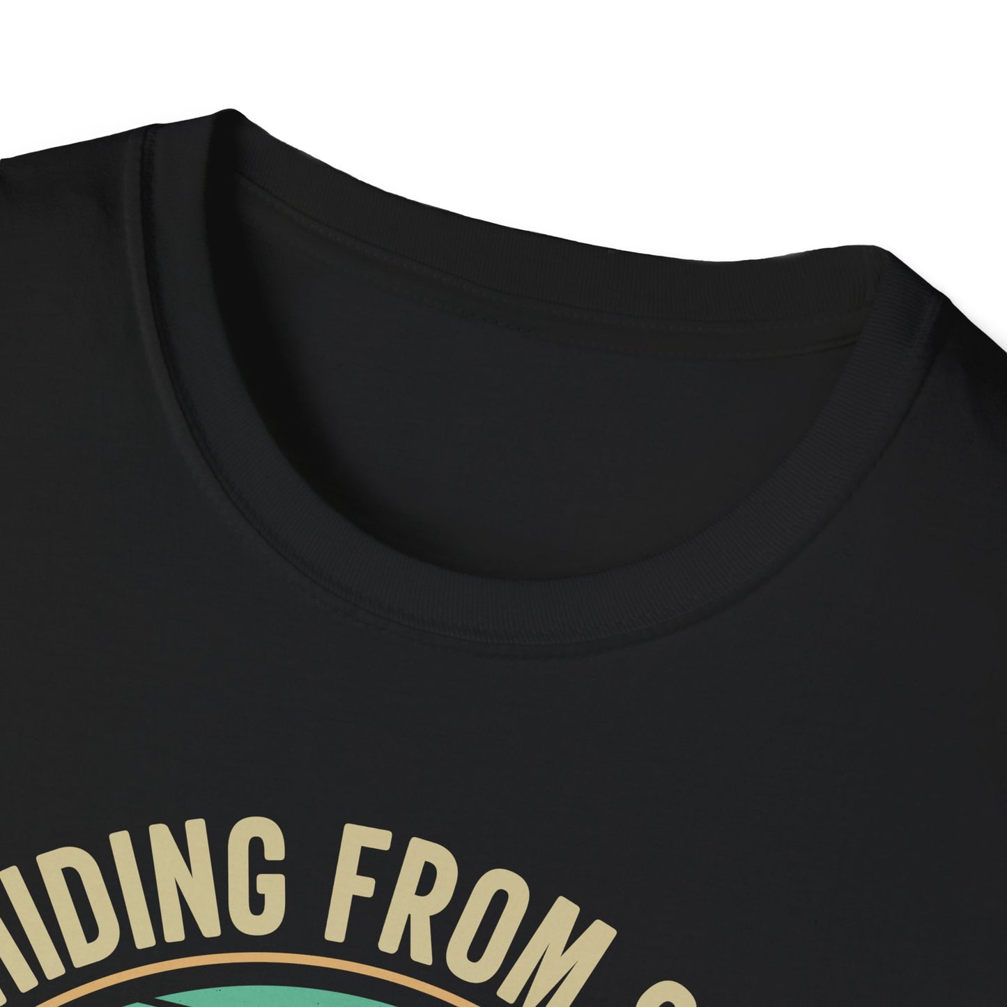 Sasquatch hiding from stupid people  t-shirt