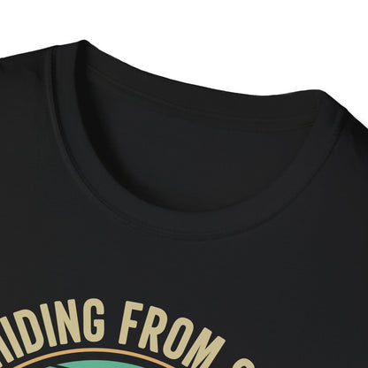 Sasquatch hiding from stupid people  t-shirt