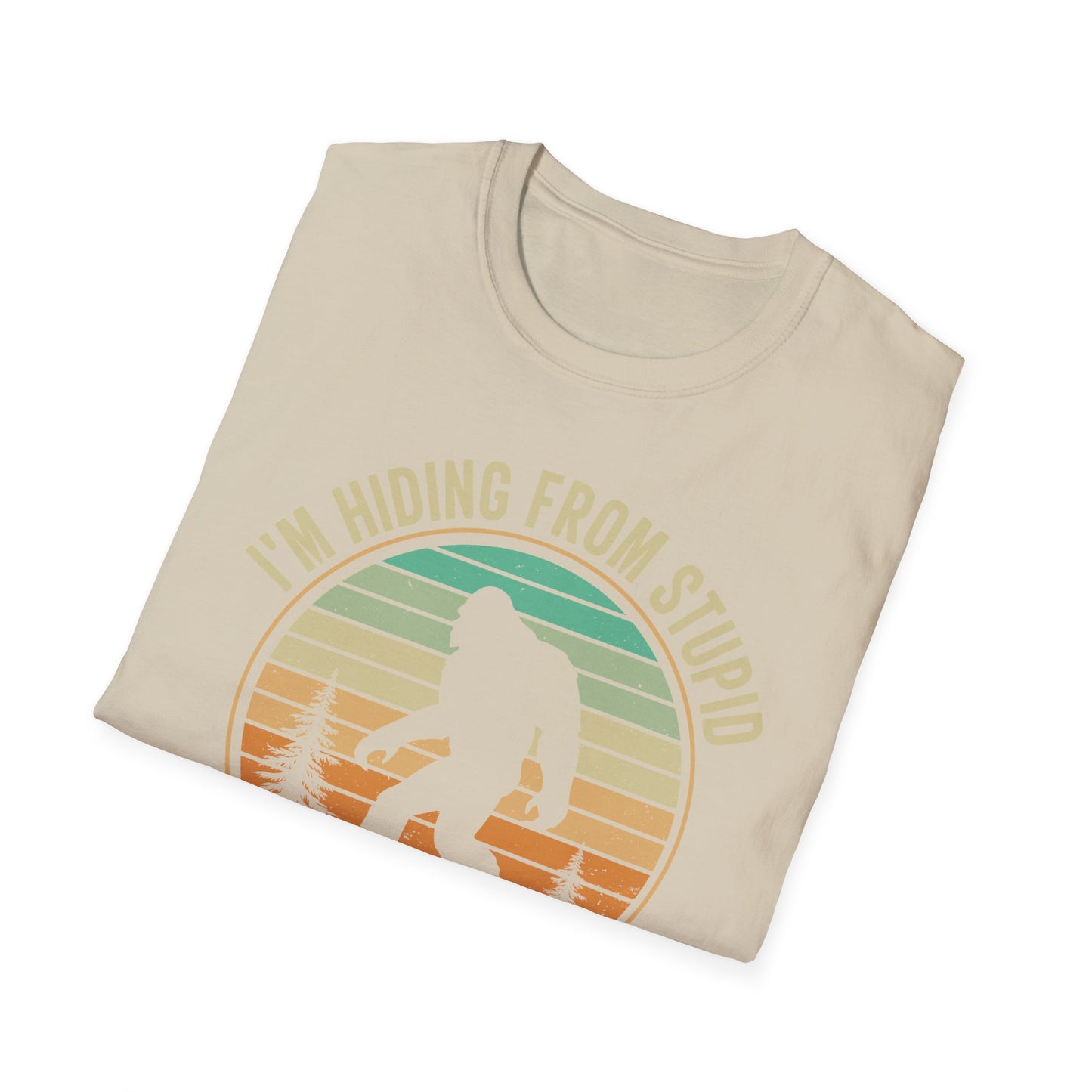 Sasquatch hiding from stupid people  t-shirt