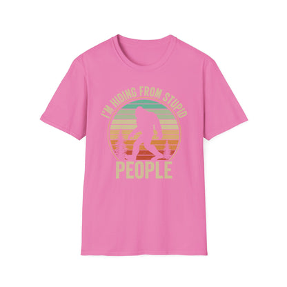 Sasquatch hiding from stupid people  t-shirt
