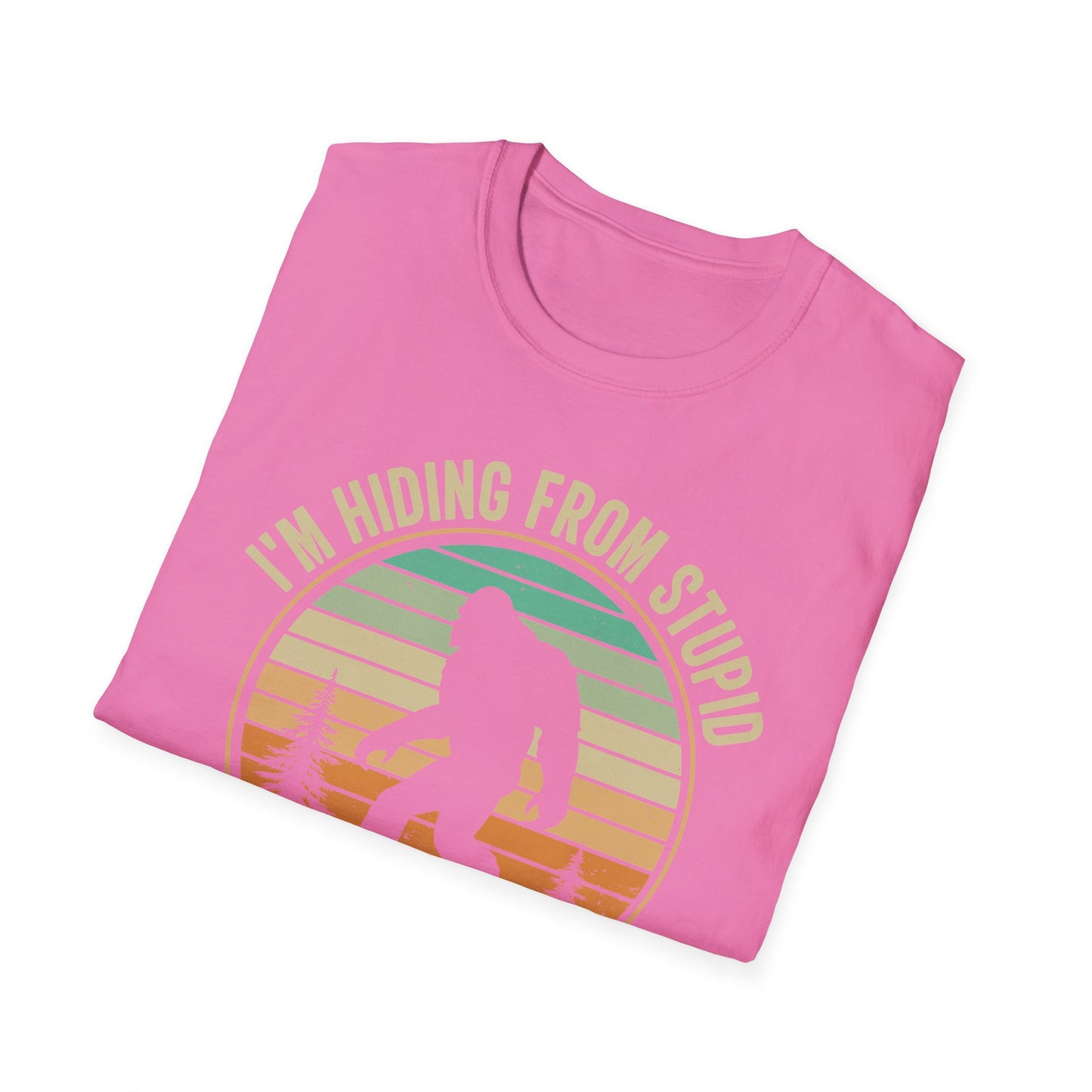 Sasquatch hiding from stupid people  t-shirt