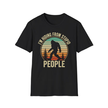 Sasquatch hiding from stupid people  t-shirt