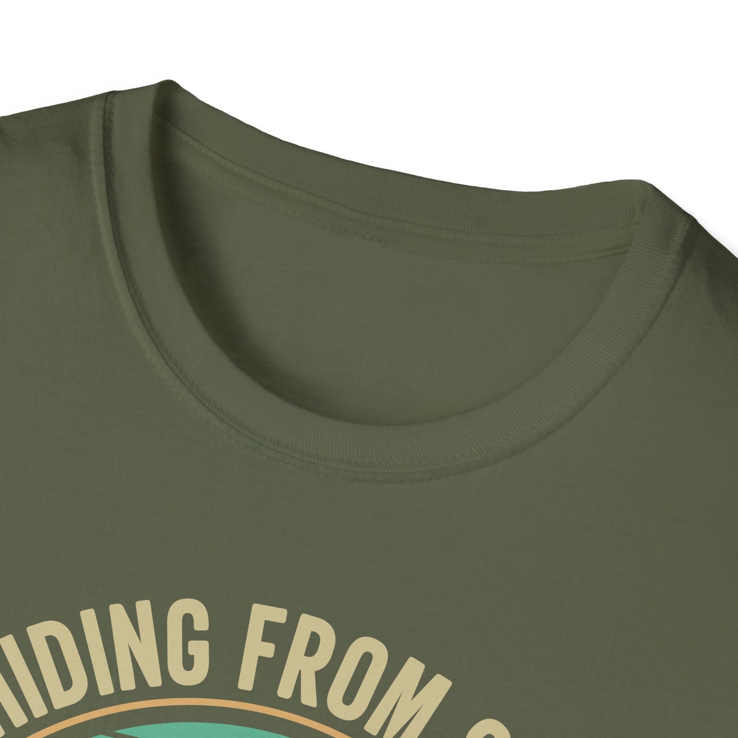 Sasquatch hiding from stupid people  t-shirt