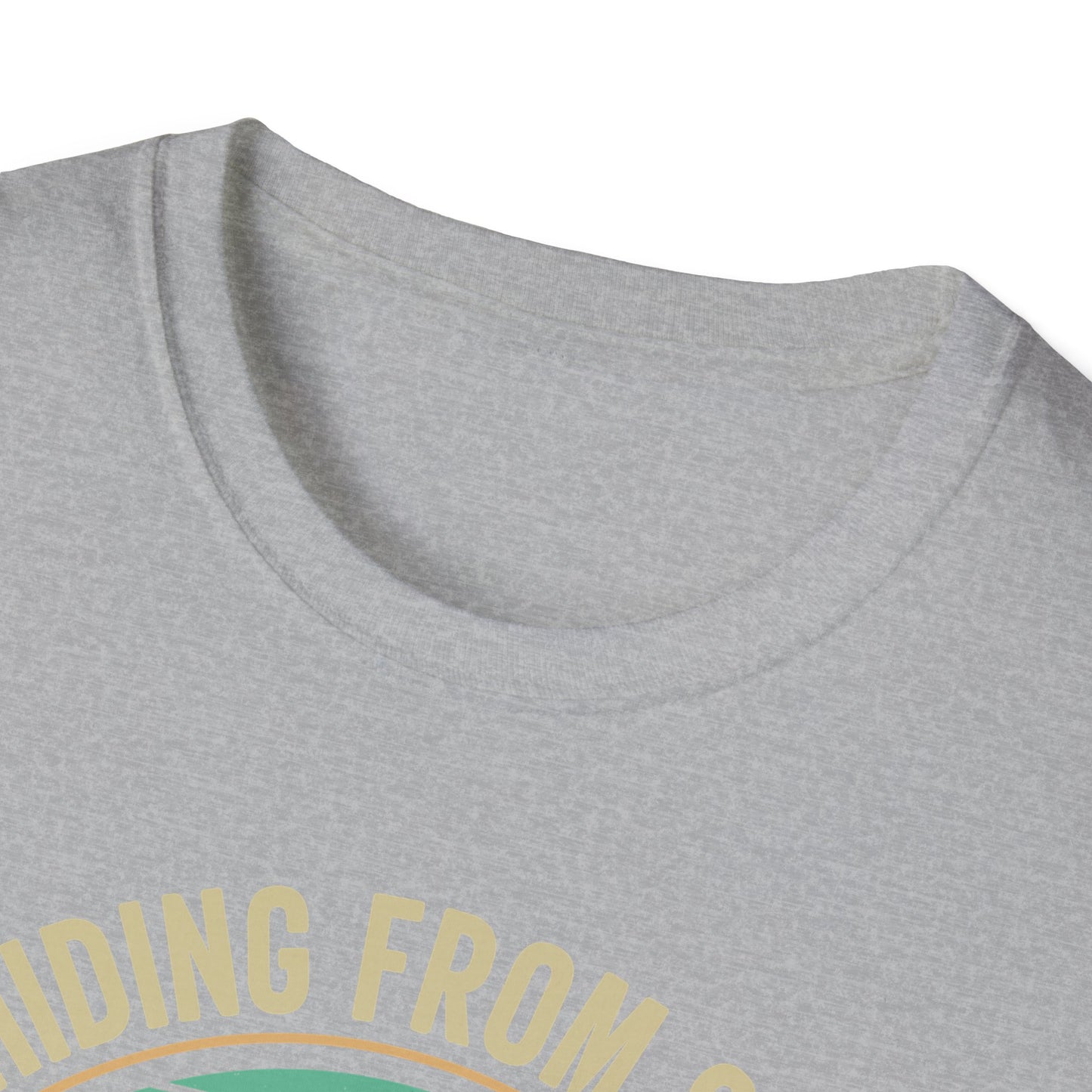 Sasquatch hiding from stupid people  t-shirt