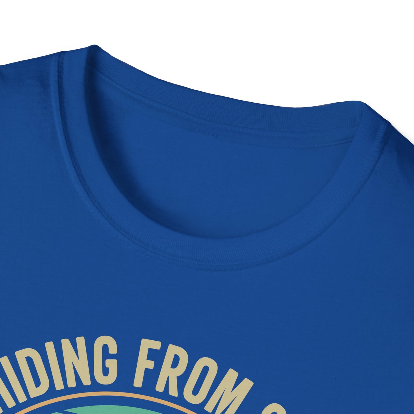 Sasquatch hiding from stupid people  t-shirt