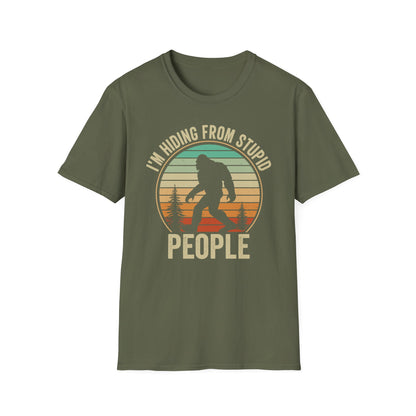 Sasquatch hiding from stupid people  t-shirt