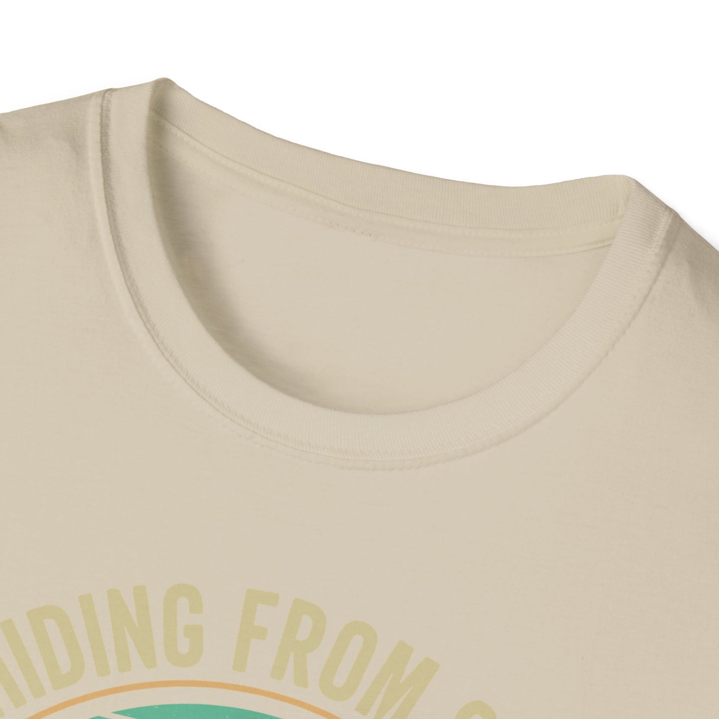 Sasquatch hiding from stupid people  t-shirt