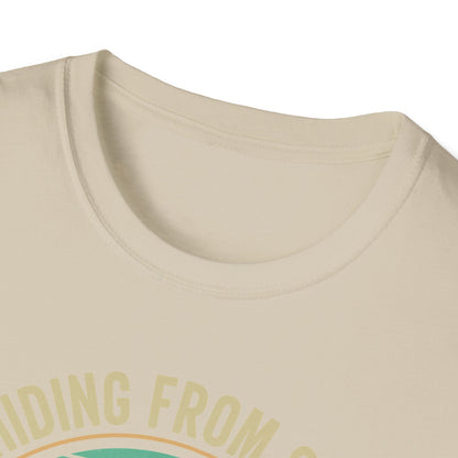 Sasquatch hiding from stupid people  t-shirt