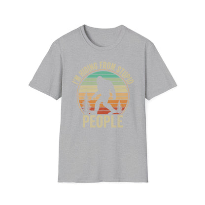 Sasquatch hiding from stupid people  t-shirt